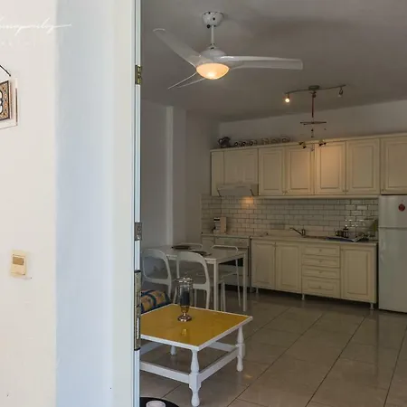 Alexandros Di Mare Apartment Palaiontsiflikion